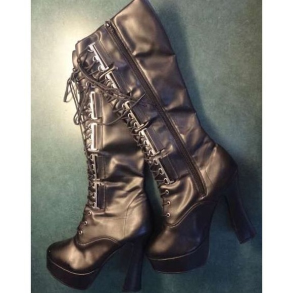 Movie Wardrobe - Flower Tucci worn boots w/Pic COA - Picture 1 of 2